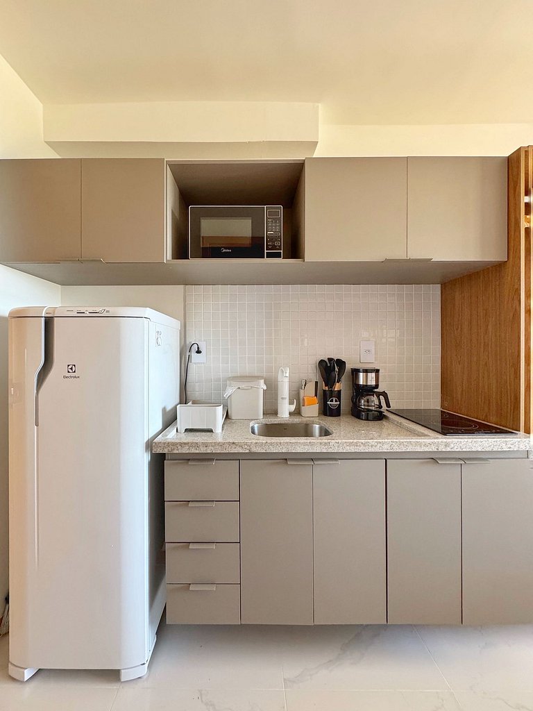 SC530 Studio com varanda e vista mar by VLV Stays