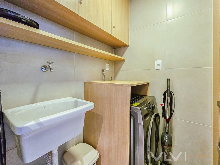 SM204 Excelent 2 bedrooms w/ parking by VLV Stays