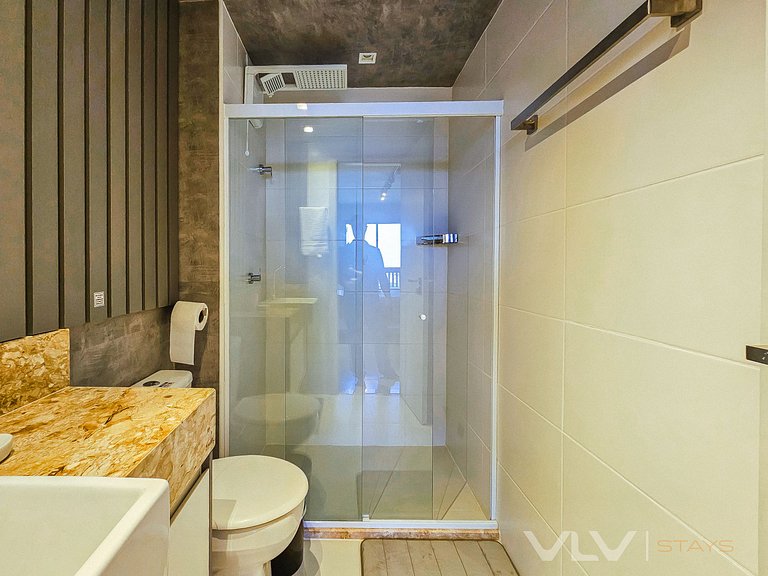 SM204 Excelent 2 bedrooms w/ parking by VLV Stays