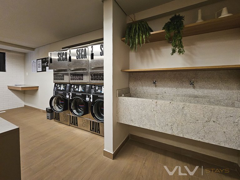 ART142 Beautiful studio w/parking by VLV Stays