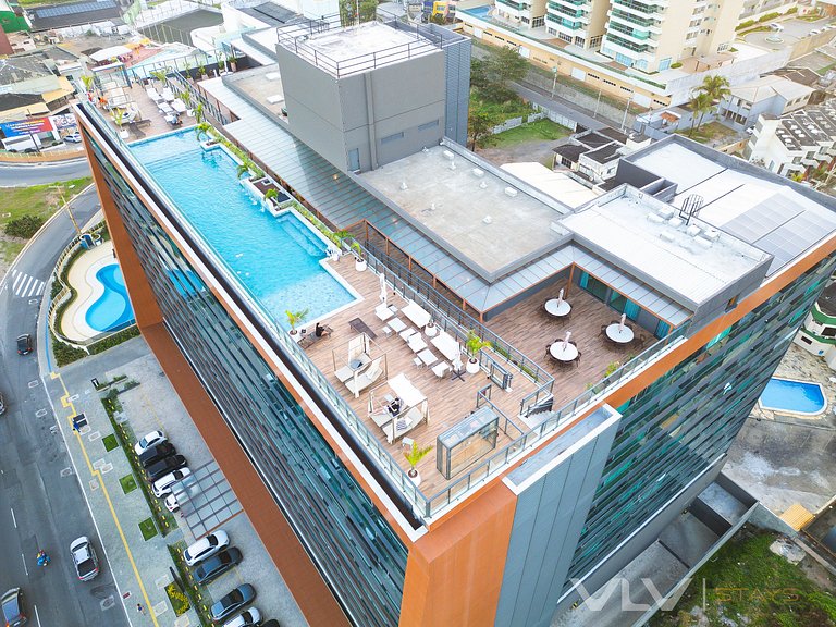 ART506 Perfect Beach Front w/ balcony by VLV Stays