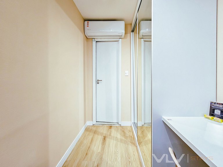 ART127 Stylish Studio with Panoramic Rooftop Pool