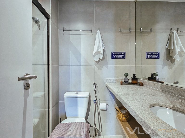 ART334 Design & Comfort w/ Parking by VLV Stays