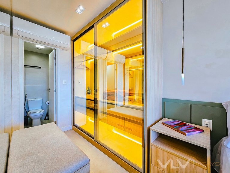 ART238 Well decorated w/parking by VLV Stays