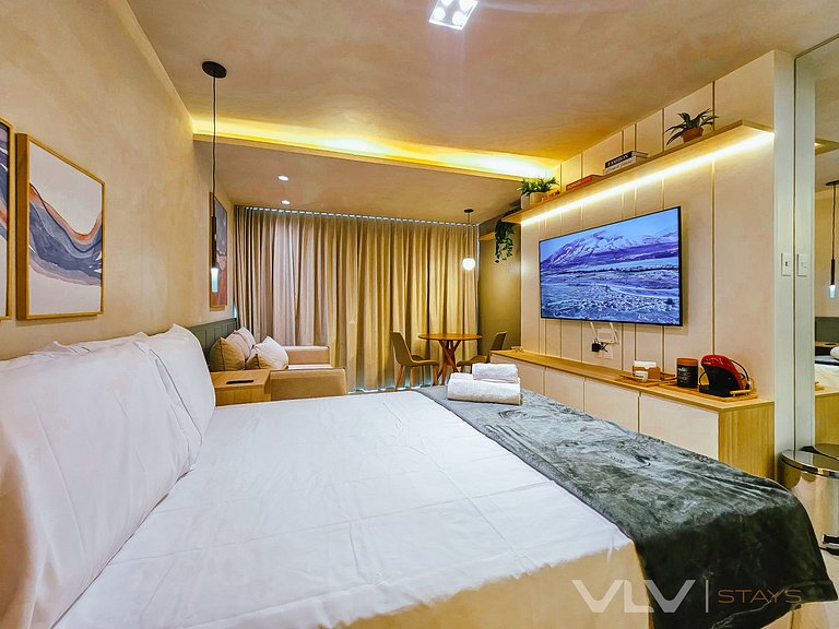 ART238 Well decorated w/parking by VLV Stays