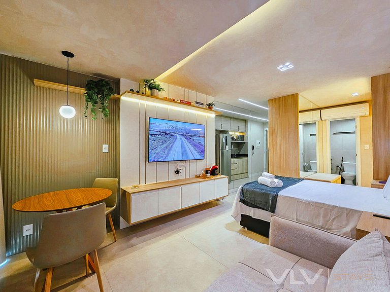 ART238 Well decorated w/parking by VLV Stays