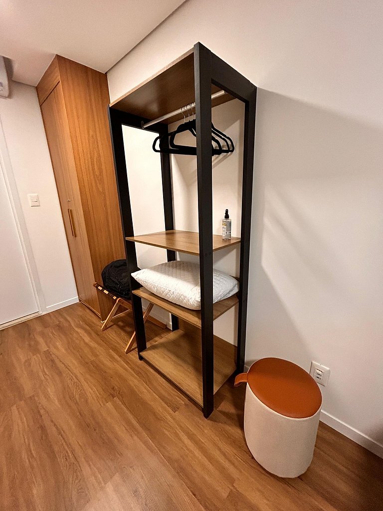 ART1029 Spacious and Budget-Friendly Studio by VLV Stays