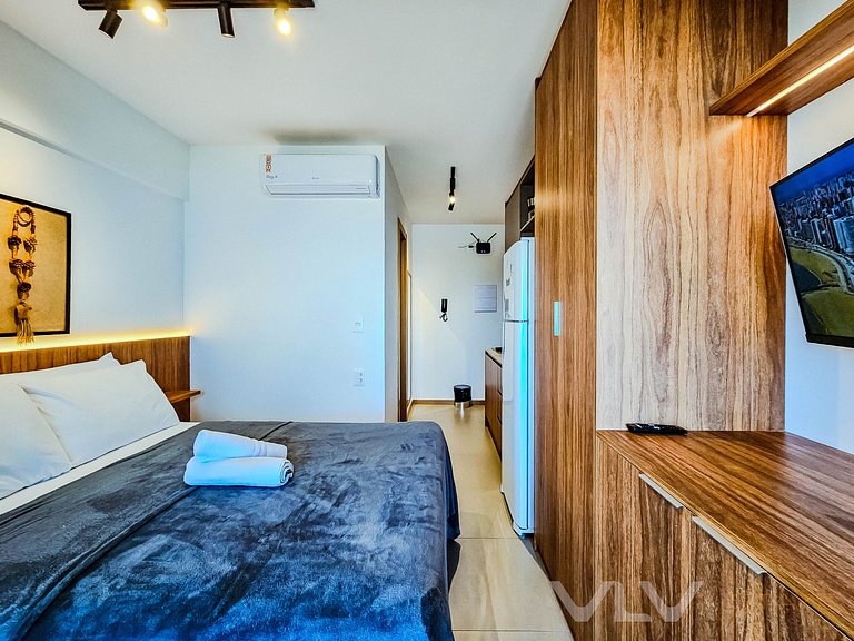 Spot605 Studio w/ a sea view balcony by VLV Stays