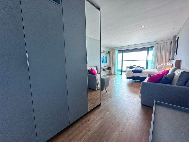 ART308 Ultra Spacious Unit on ART Studio by VLV Stays