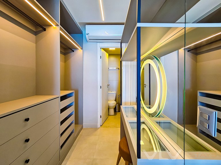 ART906 Perfect Beach Front by VLV Stays