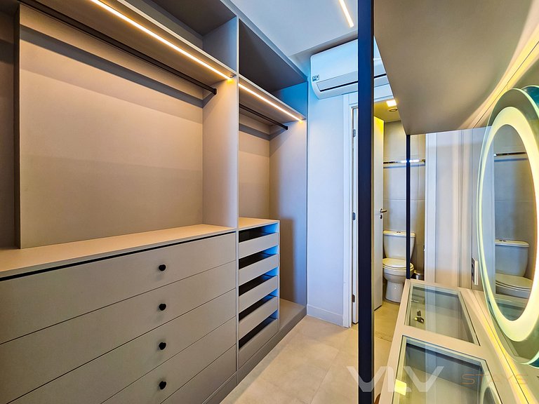 ART906 Perfect Beach Front by VLV Stays