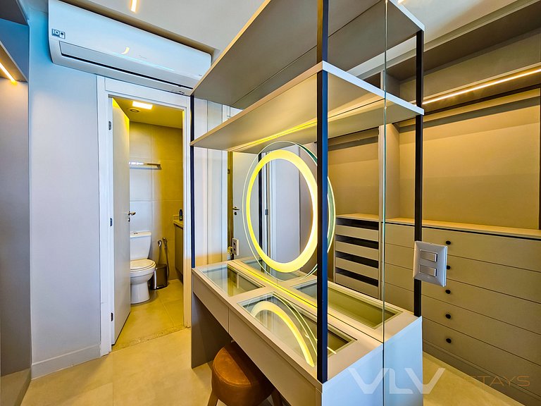 ART906 Perfect Beach Front by VLV Stays