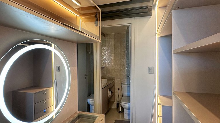 ART235 Very well deocrated w/ parking by VLV Stays