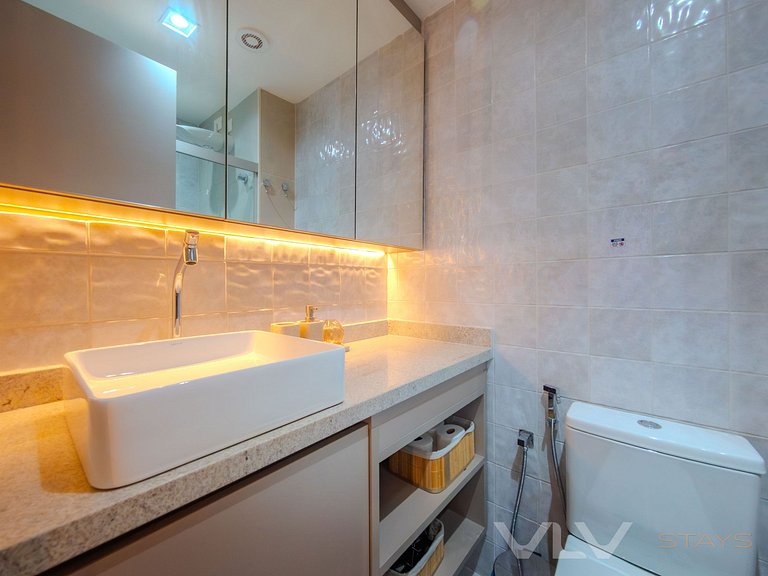 ART235 Very well deocrated w/ parking by VLV Stays