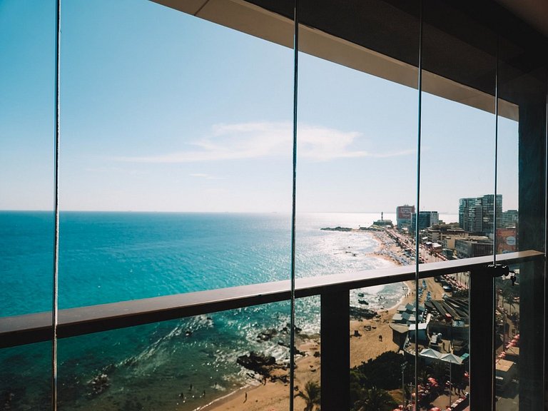 Spot1003 Beach Front Studio by VLV Stays