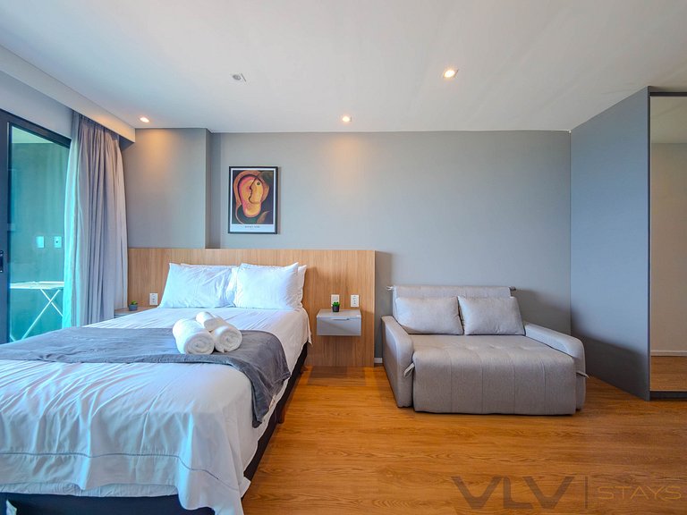 ART506 Perfect Beach Front w/ balcony by VLV Stays