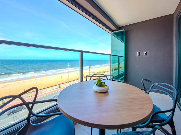 ART506 Perfect Beach Front w/ balcony by VLV Stays