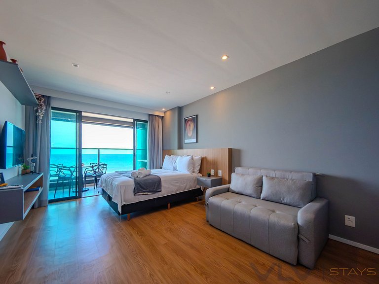 ART506 Perfect Beach Front w/ balcony by VLV Stays