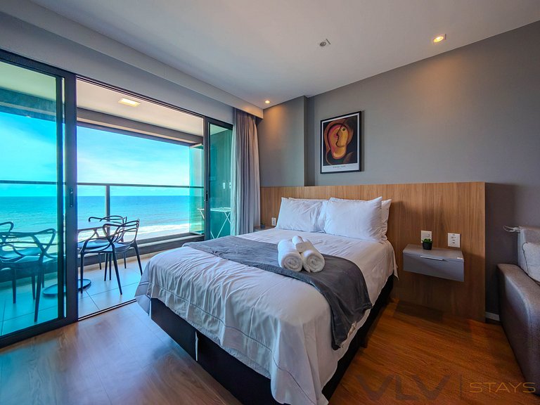 ART506 Perfect Beach Front w/ balcony by VLV Stays