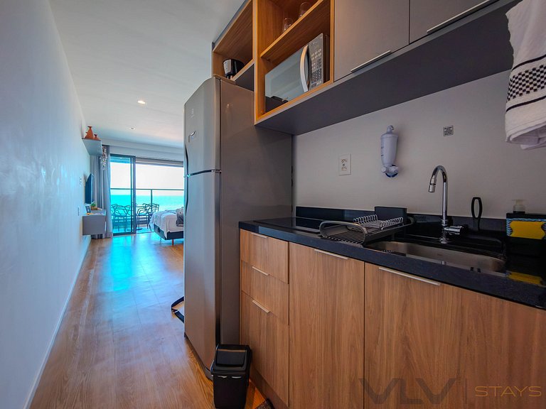 ART506 Perfect Beach Front w/ balcony by VLV Stays