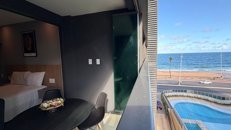 ART420 Studio com varanda lateral mar by VLV Stays