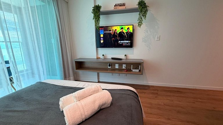 ART420 Studio with balcony by VLV Stays