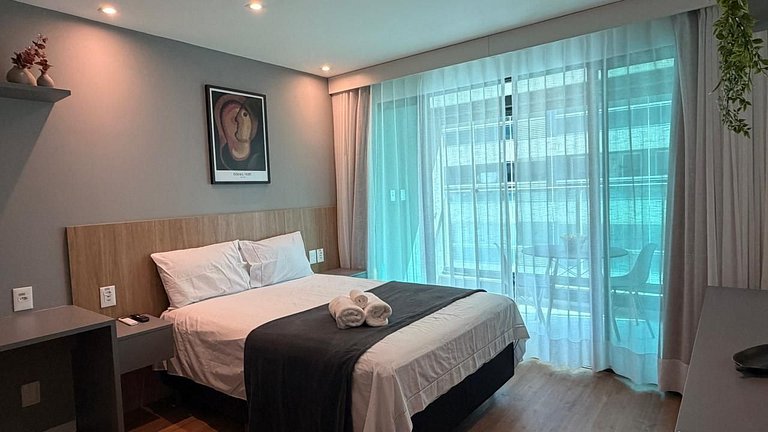 ART420 Studio com varanda lateral mar by VLV Stays