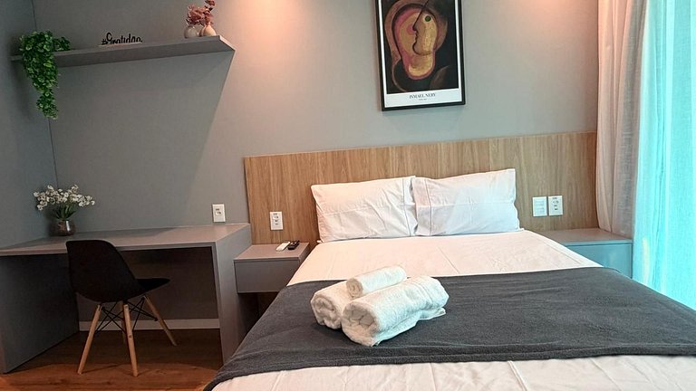 ART420 Studio com varanda lateral mar by VLV Stays