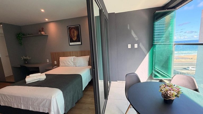 ART420 Studio com varanda lateral mar by VLV Stays