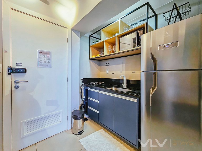 SM812B Studio c/ vista lateral mar e by VLV Stays