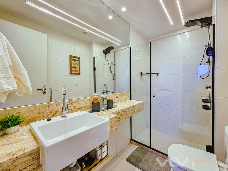 SM812B Studio c/ vista lateral mar e by VLV Stays