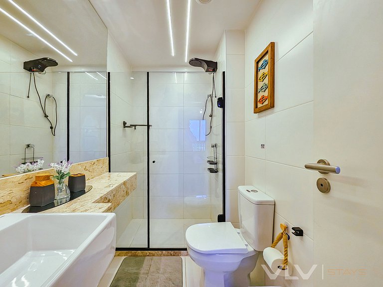 SM812B Studio c/ vista lateral mar e by VLV Stays