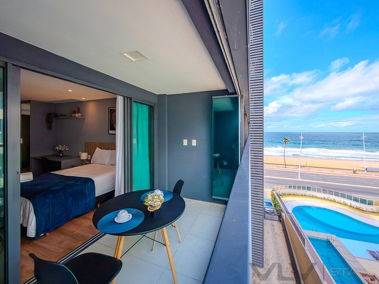 ART420 Studio with balcony by VLV Stays