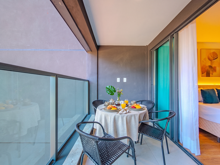 ART332 Studio with balcony by VLV Stays