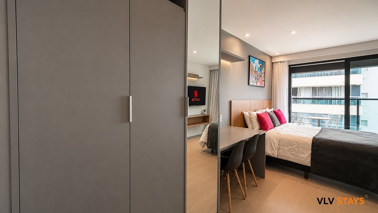 ART324 Side sea view with balcony by VLV Stays